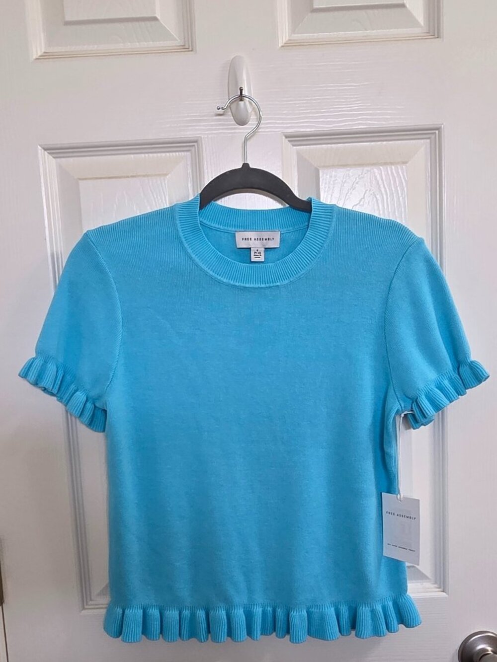 Free Assembly Women’s Ruffle Trim Sweater with Short Sleeves – NEW